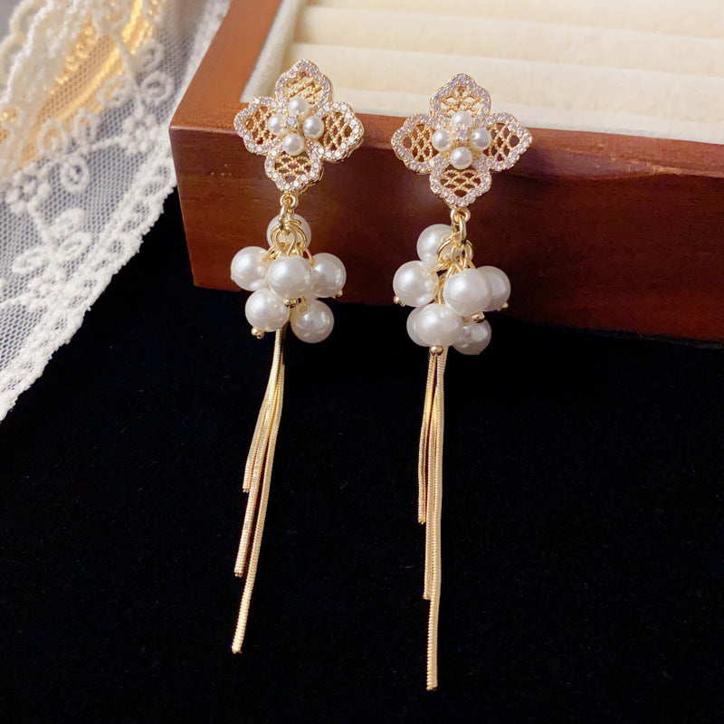 Luxury 4-Leaf Flower Long Pearl Tassel Drop Earrings – Elegant Design