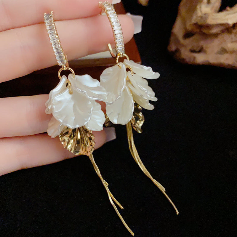 14K Gold Zircon White Petal Contrast Tassel Earrings – Elegant Design