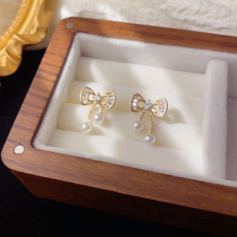 Luxury Zircon Bow Pearl Stud Earrings – Elegant Design
