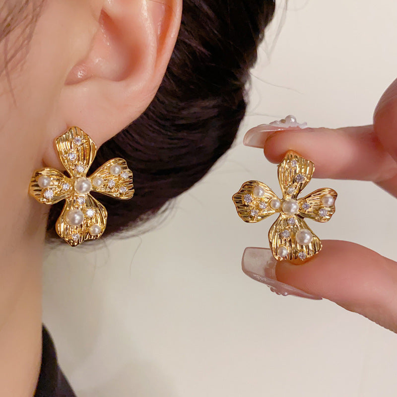 Elegant Metal Pearl Flower Stud Earrings – Retro Minimalist Design