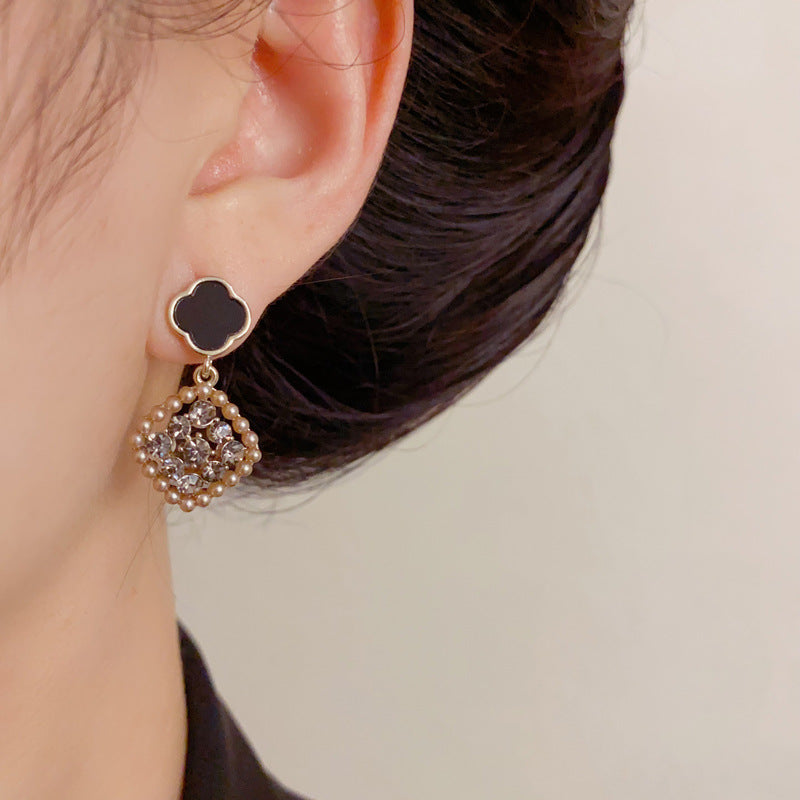 Luxury Geometric Square Pearl Drop Earrings – Minimalist Design