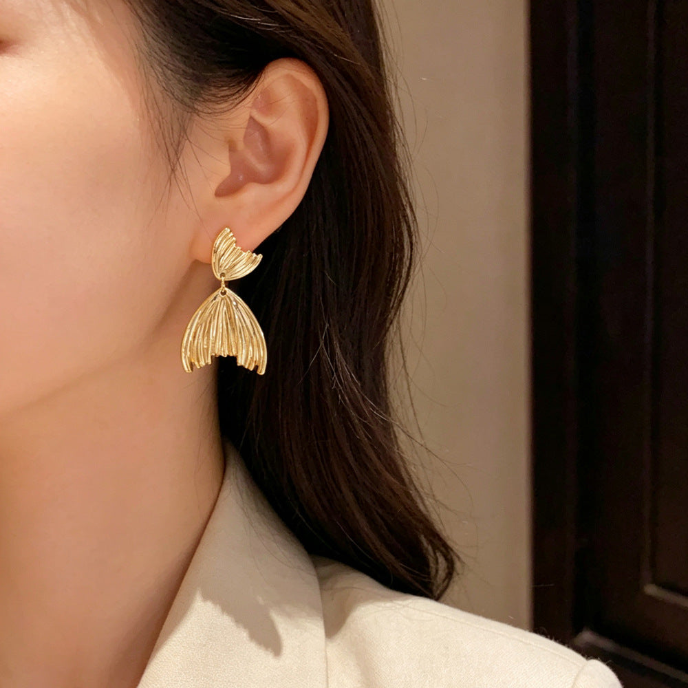 Eaioncol Geometric Fish Tail Drop Earrings Gold