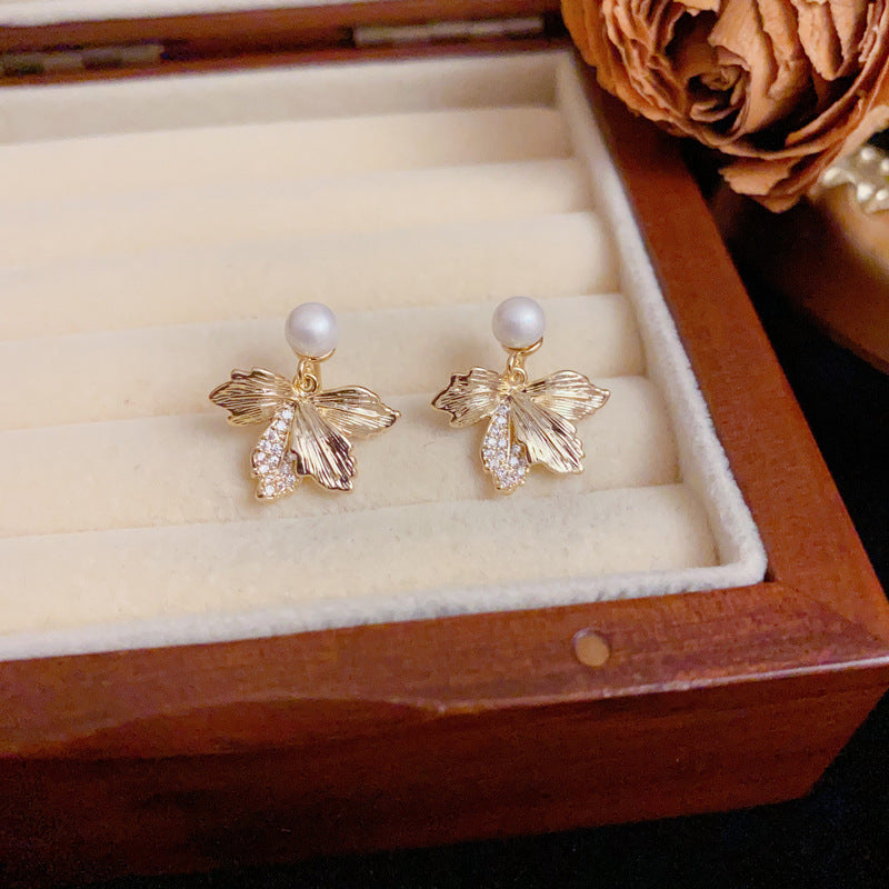 Elegant Zircon Metal Leaf & Pearl Stud Gold Earrings – Silver Needle