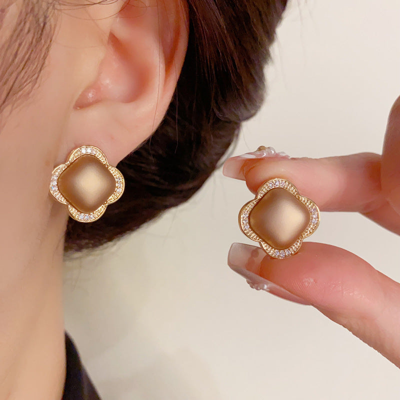 14K Gold-Plated Brown Pearl Four-Leaf Stud Earrings - Vintage Style