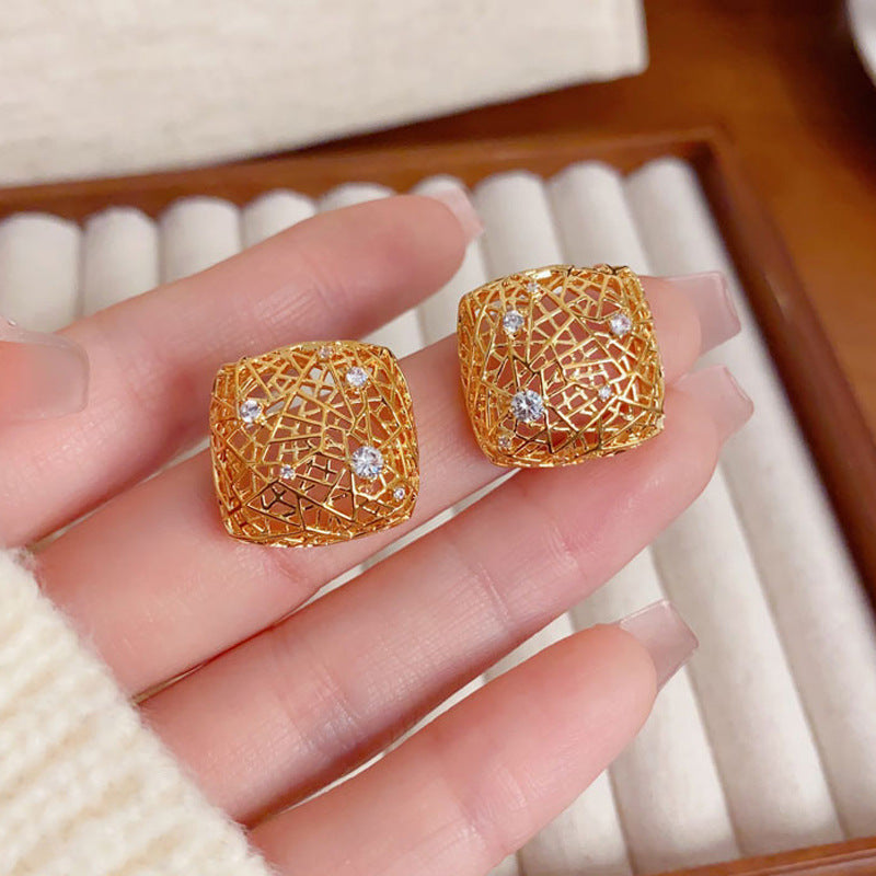 Elegant 18K Gold Metal Square Grid Stud Earrings – Geometric Design