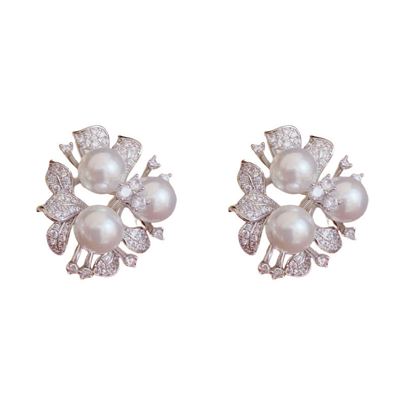 Luxury Full-Zircon Leaf & Pearl Earrings – Elegant Floral Design