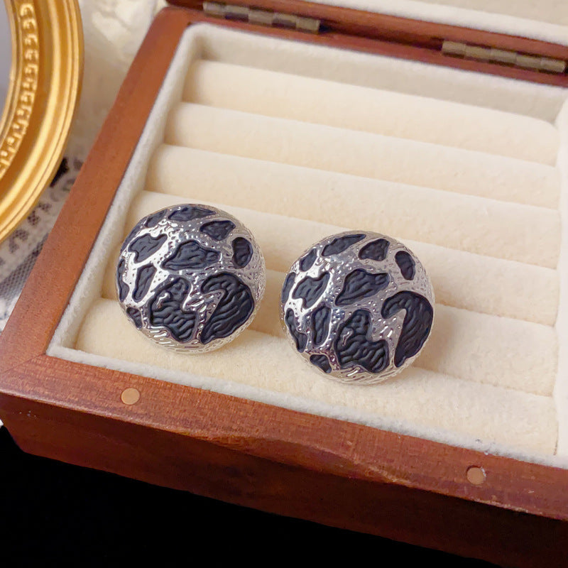 Luxury Textured Leopard Circle Stud Earrings – Bold Retro Design