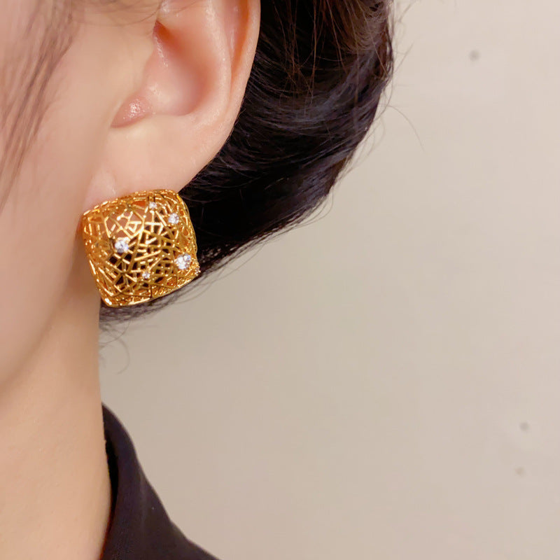 Elegant 18K Gold Metal Square Grid Stud Earrings – Geometric Design