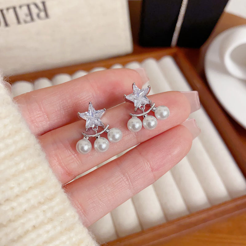 Elegant Star Pearl Stud Earrings – Minimalist Design