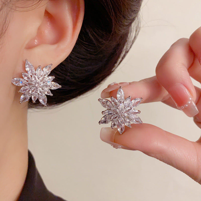 Elegant Full-Zircon Snowflake Stud Earrings –Winter Sparkle Design
