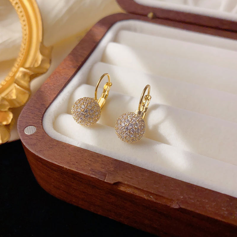 Luxury Micro-Inlaid Zircon Round Ear Cuff Earrings – Geometric Design