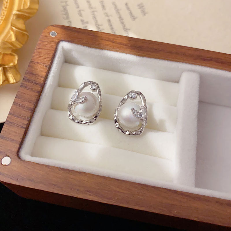 Luxury Zircon Metal Teardrop Pearl Stud Earrings – Geometric Design