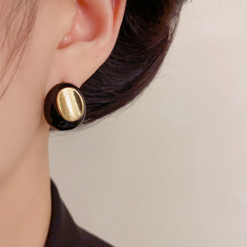 Luxury Metal Oval Stud Earrings – French Retro Design