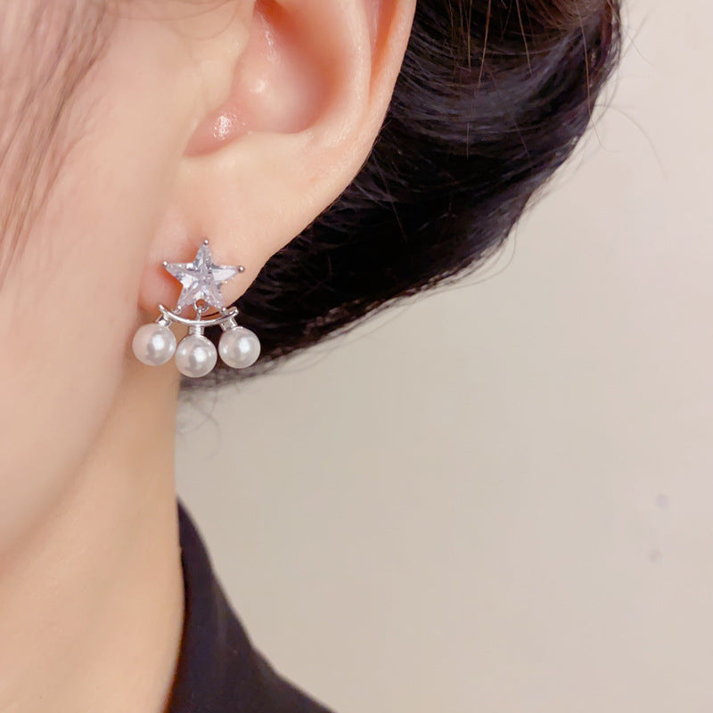 Elegant Star Pearl Stud Earrings – Minimalist Design