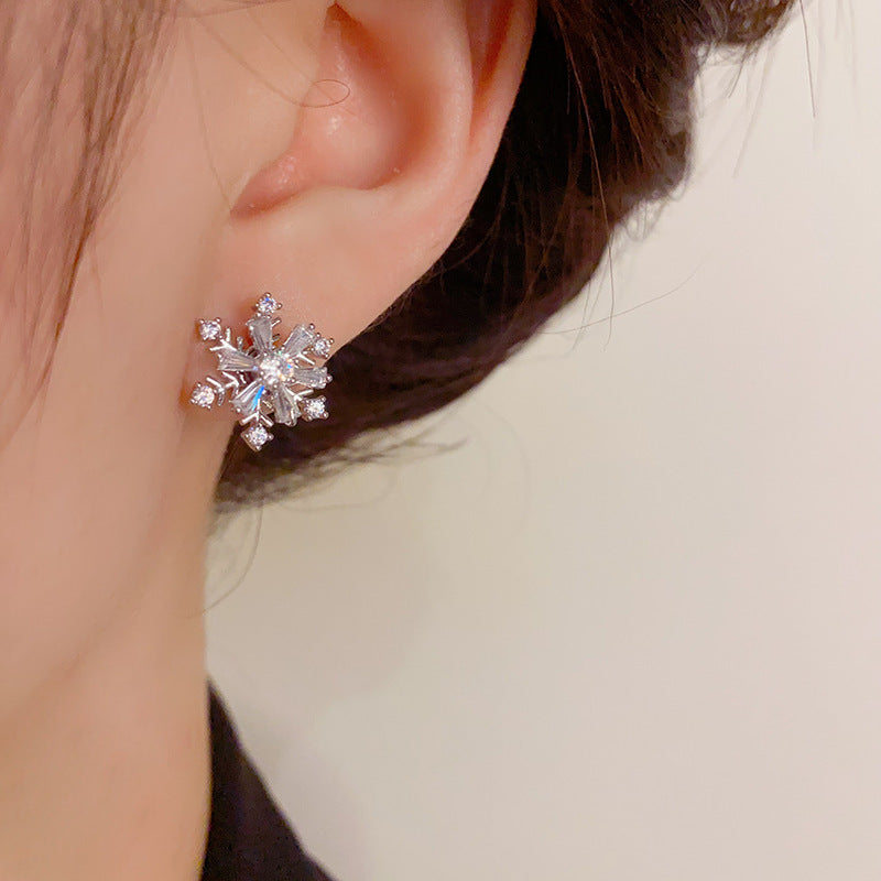 S925 Rotating Snowflake Stud Earrings - Elegant Winter Style