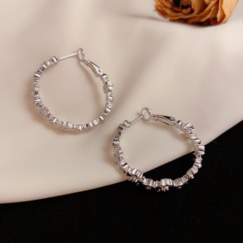 Luxury Metal Cross Hoop Earrings – Silver Needle Geometric Design