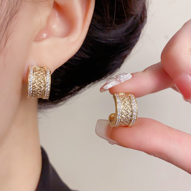 Elegant Zircon Textured Metal C-Hoop Earrings – French Retro Design