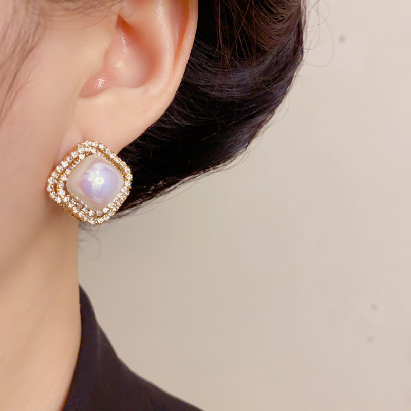 Elegant Zircon Rhombus Pearl Stud Earrings – Geometric Design