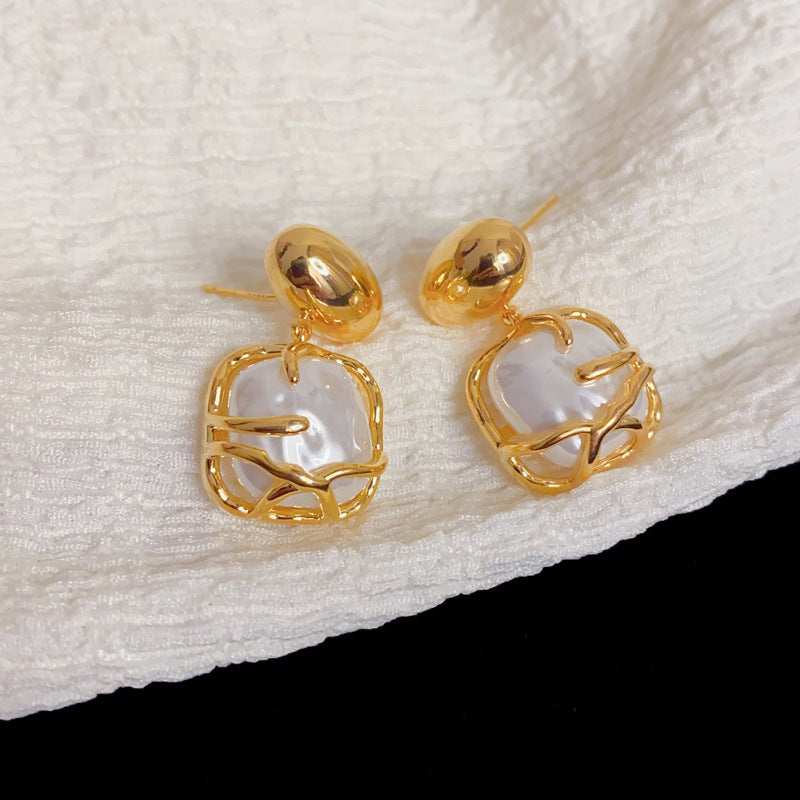 Elegant 18K Gold Geometric Pearl Earrings – French Minimalist Design