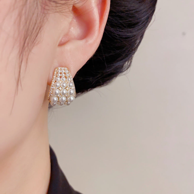 Elegant Pearl Geometric Stud Earrings – Geometric Minimalist Design