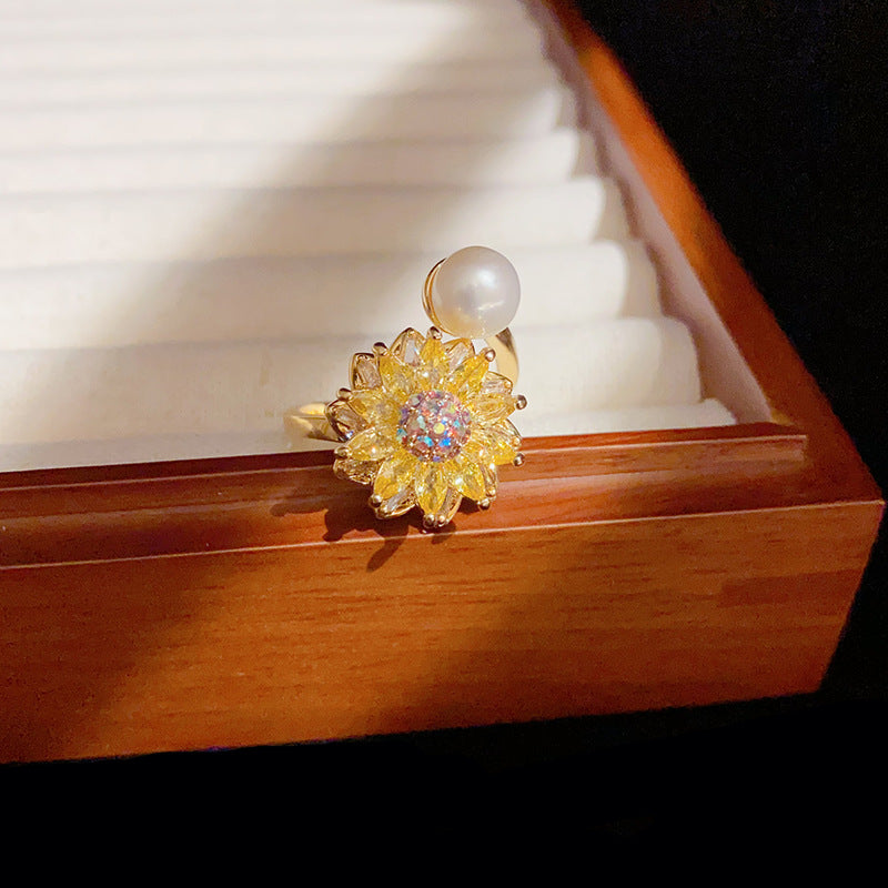 14K Gold-Plated Sunflower Pearl Ring - Elegant and Luxurious Design