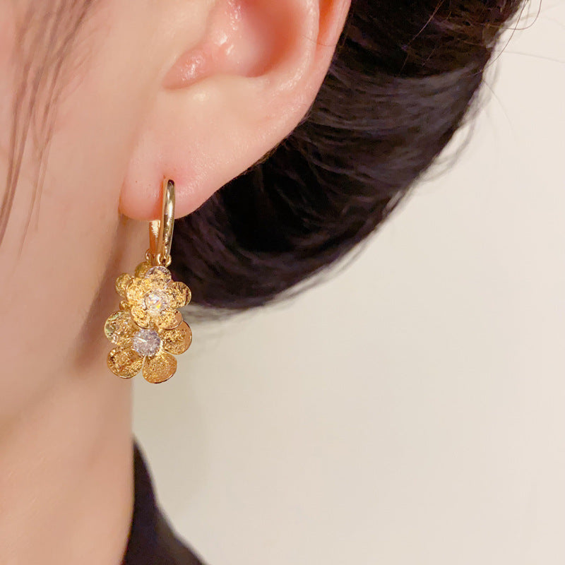 Luxury Metal Petal Tassel Earrings – Elegant Floral Design