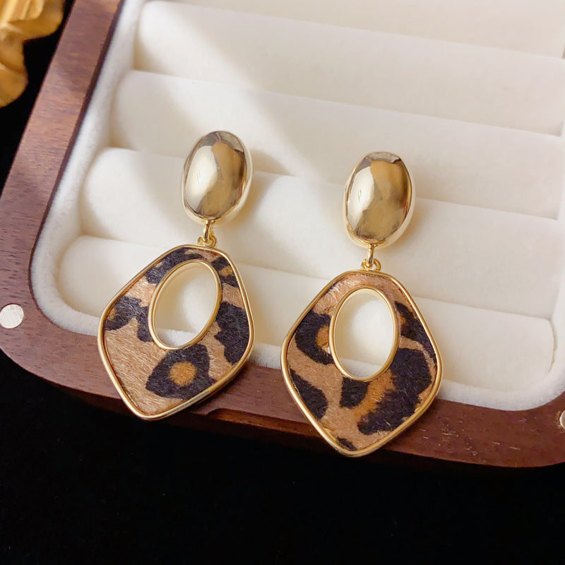Luxury Geometric Leopard Print Horsehair Earrings – Elegant Design
