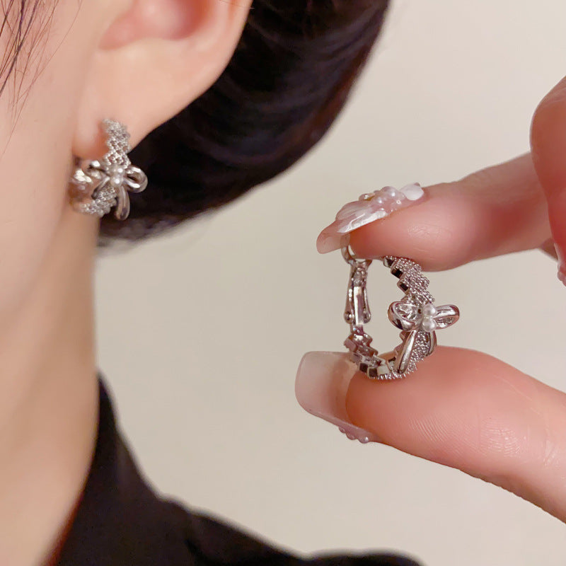 Elegant Metal Bow Hoop Earrings – Minimalist Design