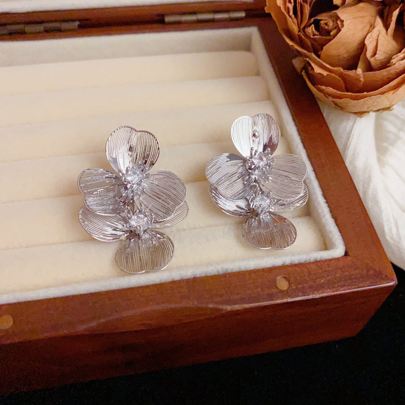 Luxury Metal Petal Tassel Drop Earrings – Elegant Floral Design