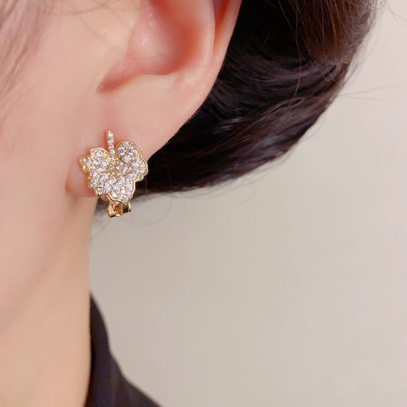 Elegant Full-Zircon Maple Leaf Ear Clip – Non-Piercing Clip-On Design