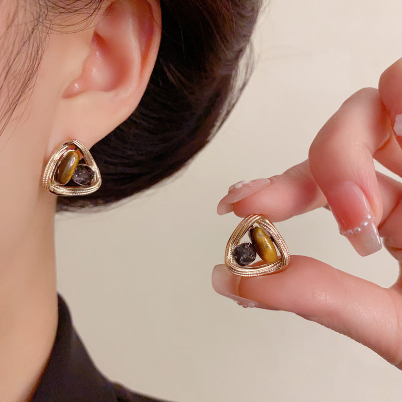 Luxury Black Square-Cut Triangle Stud Earrings – Geometric Design