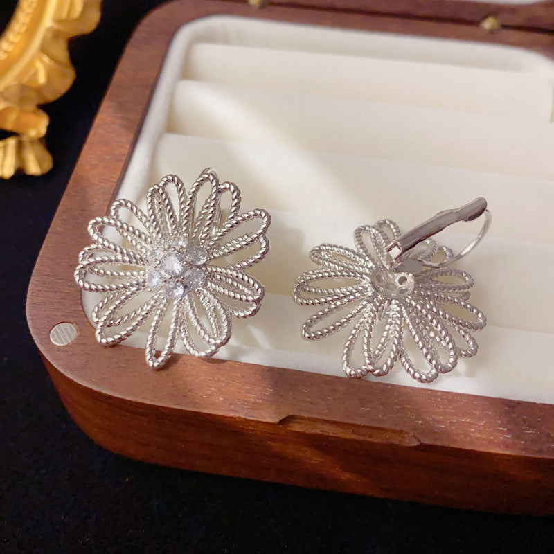 Elegant Metal Hollow Flower Ear Cuff Earrings – Floral Design