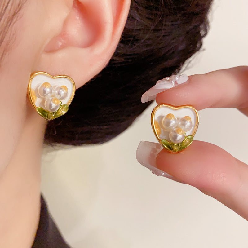 Enamel Pearl Tulip & Heart Stud Gold Earrings – Elegant Floral Design