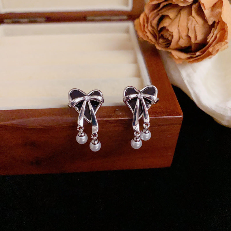Luxury Heart Bow & Pearl Tassel Drop Earrings – Elegant Design
