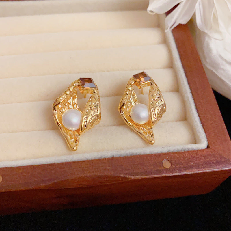 Elegant 18K Gold Irregular Pearl Earrings – Geometric Design