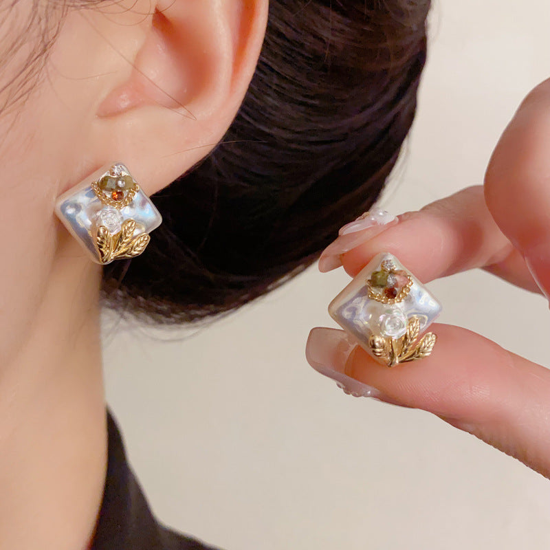 Elegant Baroque Pearl Rhombus Stud Earrings – Geometric Design