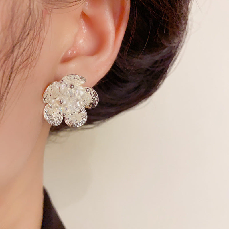 Luxury Crystal & Freshwater Pearl Flower Stud Earrings– Elegant Design
