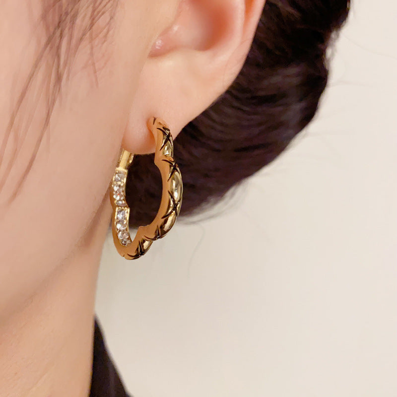 14K Gold-Plated Four-Leaf Flower Hoop Earrings - Elegant Chic Design