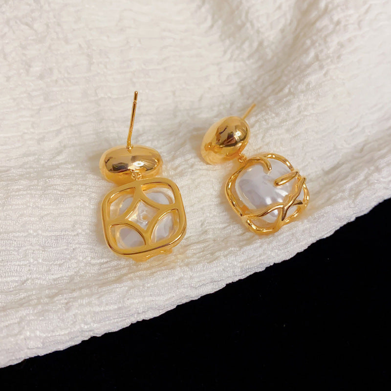 Elegant 18K Gold Geometric Pearl Earrings – French Minimalist Design