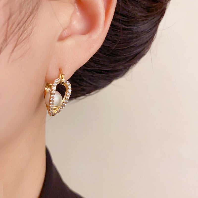 Luxury Double-Sided Hollow Pearl Heart Ear Cuff – Romantic Design