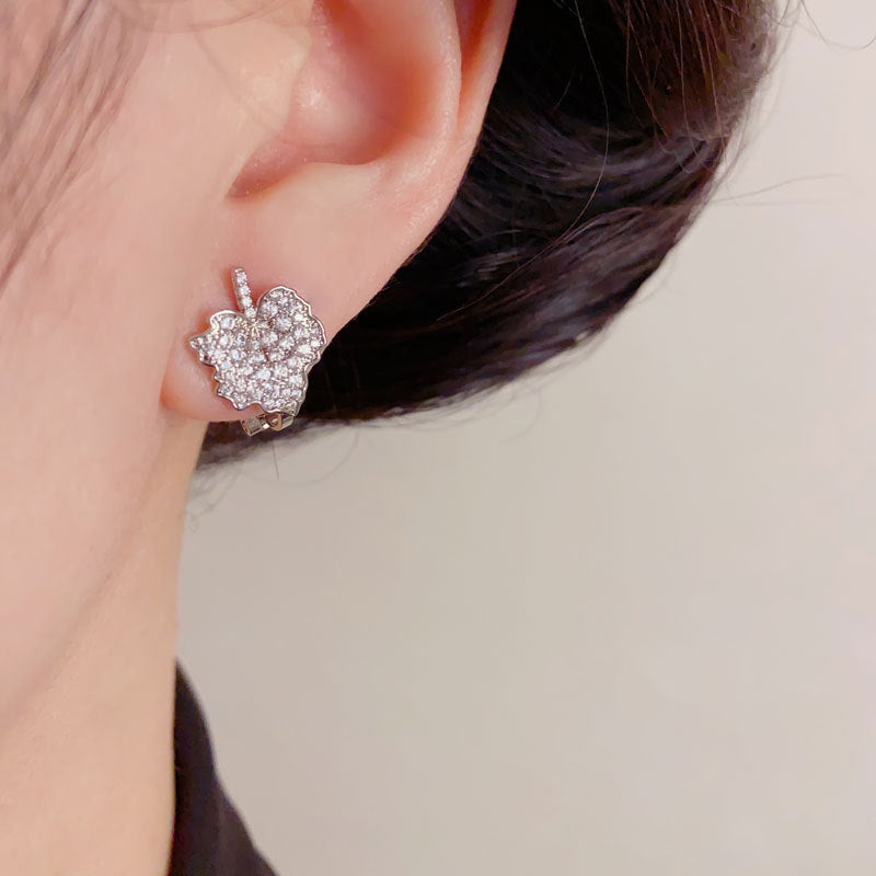 Elegant Full-Zircon Maple Leaf Ear Clip – Non-Piercing Clip-On Design