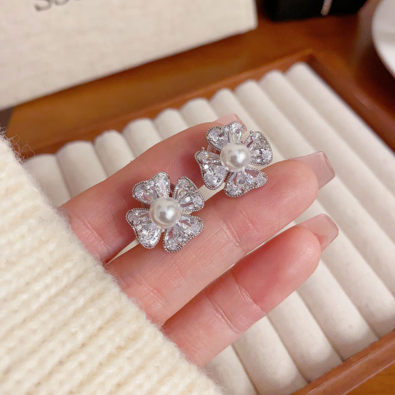 Elegant Micro-Zircon Pearl Petal Ear Clip – Non-Piercing Design