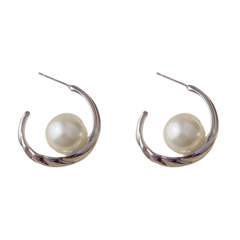 Elegant Textured Metal Pearl Hoop Earrings – Bold Retro Design