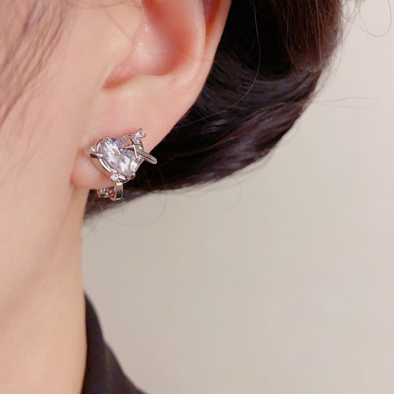 Elegant Zircon Heart Starburst Ear Clip – Non-Piercing Clip-On Design