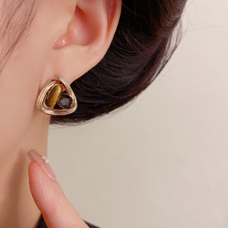 Luxury Black Square-Cut Triangle Stud Earrings – Geometric Design