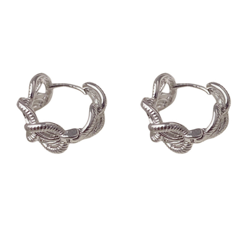 Elegant Twisted Hollow Metal Ear Cuff Earrings – Minimalist Design