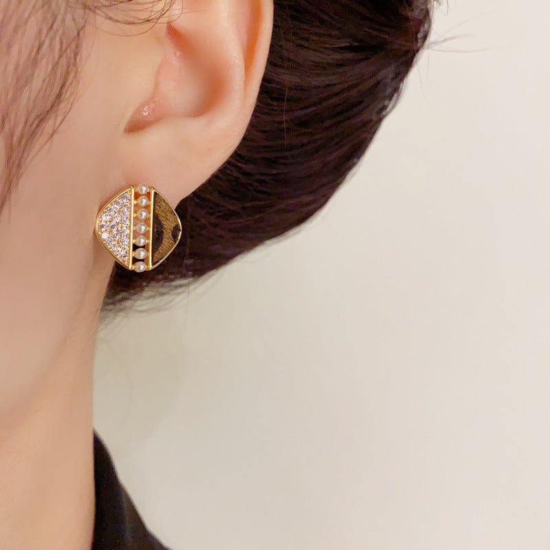 14K Gold-Plated Zircon Leopard Print Diamond Earrings - Chic Design