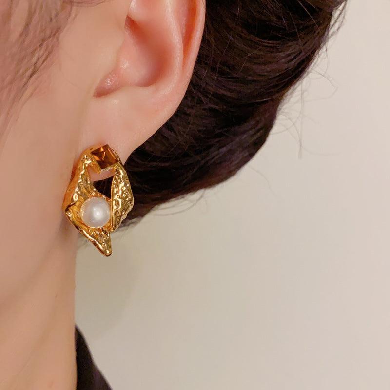 Elegant 18K Gold Irregular Pearl Earrings – Geometric Design