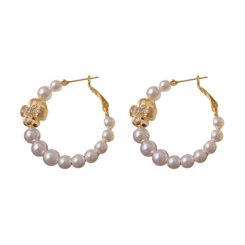 Luxury Metal Four-Leaf Flower Pearl Hoop Earrings – Elegant Design