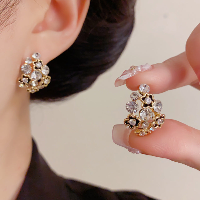 Eaioncol Cutout Floral C Hoop Earrings Black & White
